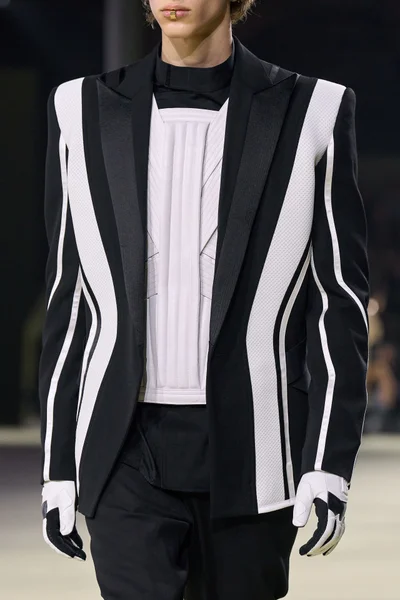 Look 235